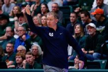 Sources: Cincinnati to hire Utah State's Calhoun as coach