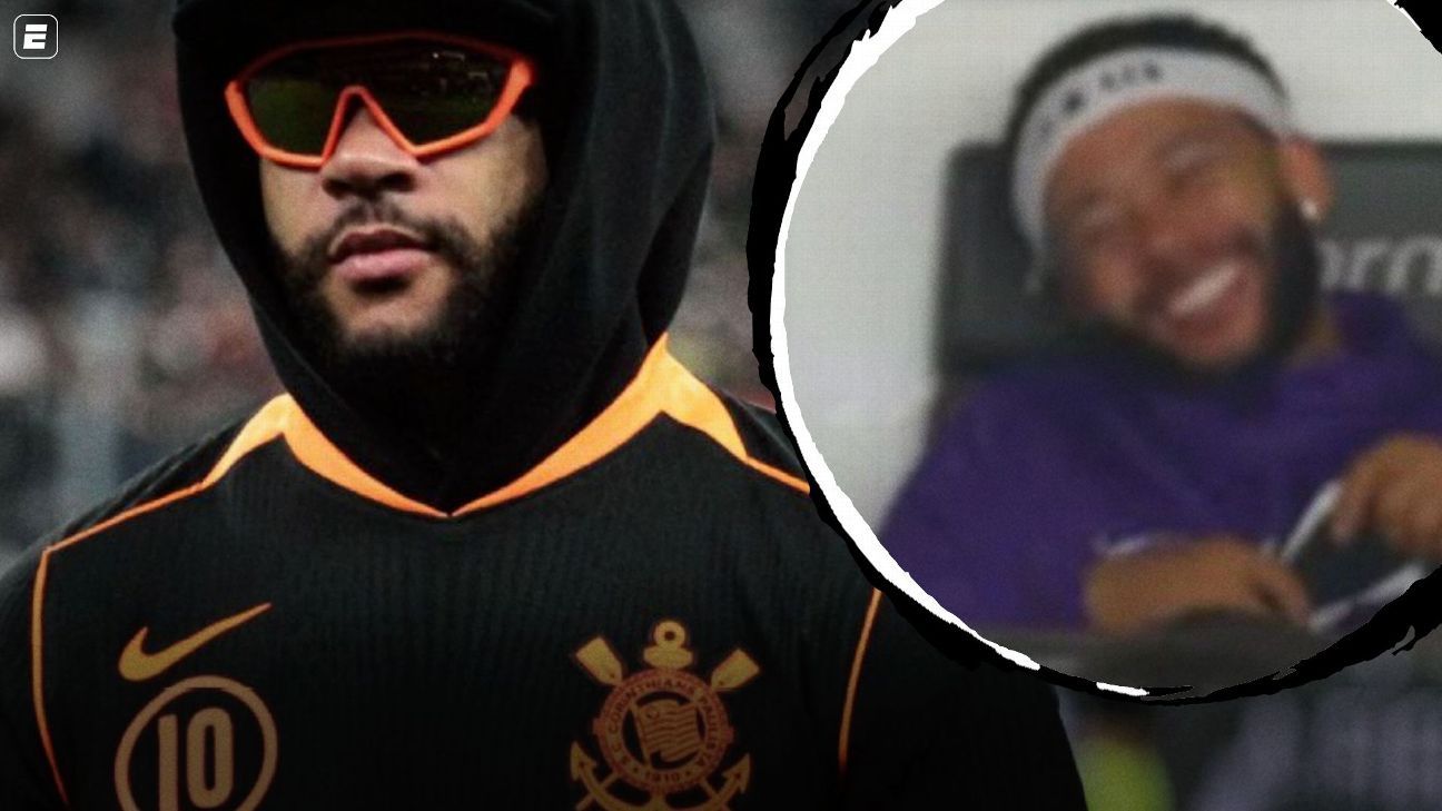 Risada de Memphis em derrota pega mal, e direção do Corinthians vai conversar com jogador