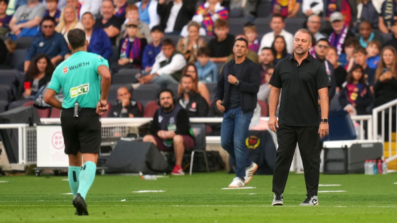 Flick Explica Gestos en Victoria del Barça: ¿Contra el Árbitro? 2 Hansi Flick fue expulsado en el partido de LaLiga del Barcelona contra el Girona.