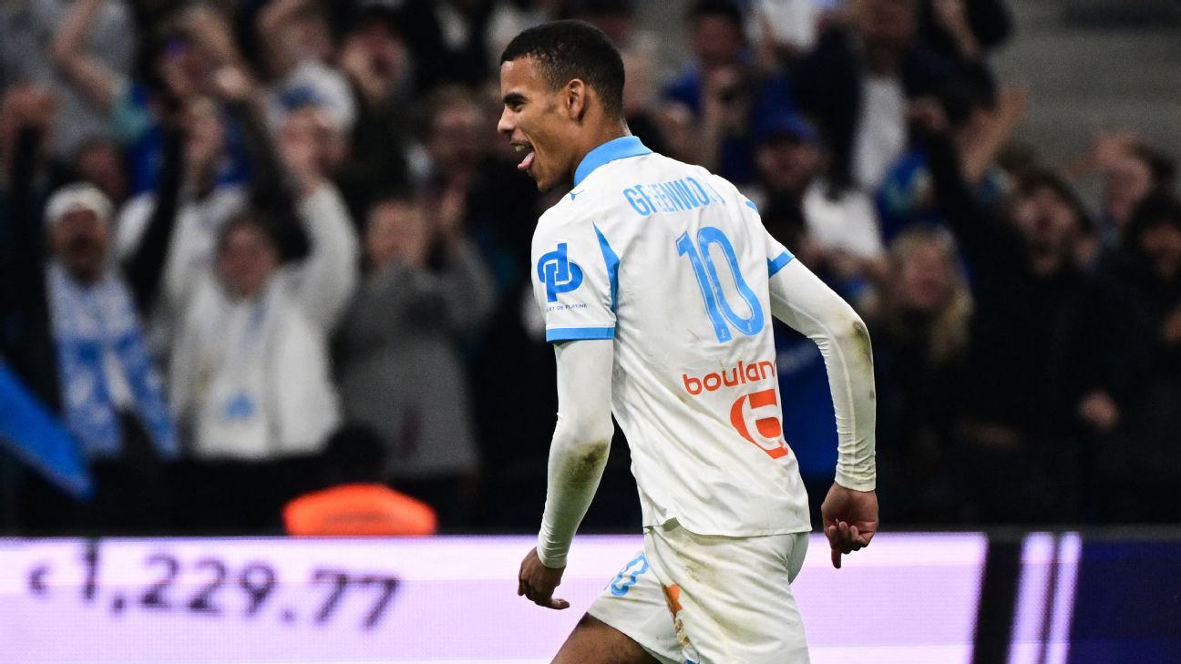 Greenwood EXPLOTA: 4 goles y liderato para el Marsella en Ligue 1 2 Mason Greenwood celebra un gol para el Marsella