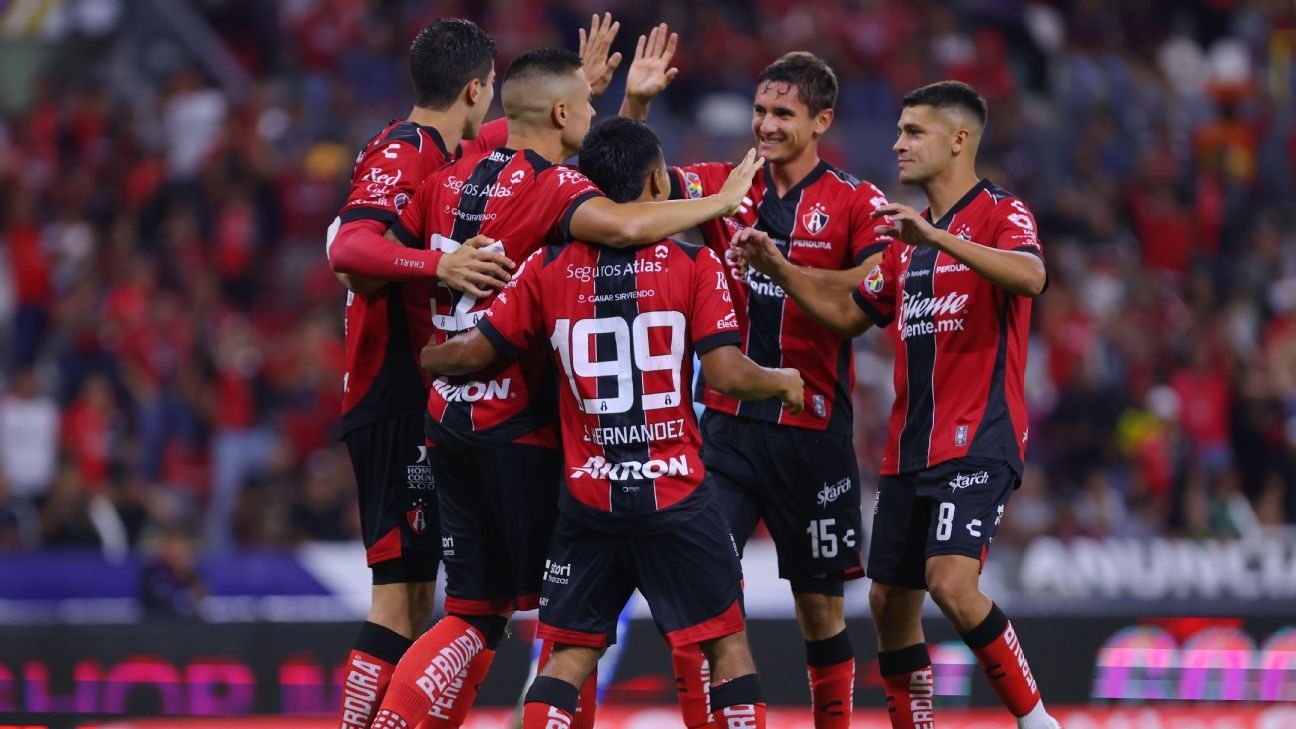 Clásico Tapatío Showdown: Club Atlas Takes on Rivals at Estadio Akron!