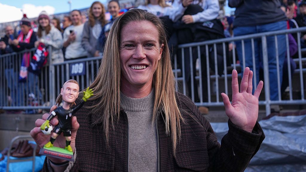 Alyssa Naeher fue honrada por el equipo nacional de Estados Unidos en su amistoso contra Portugal en Hartford, Connecticut.