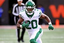 Sputtering Jets offense without RB Hall, WR Mitchell vs. Browns