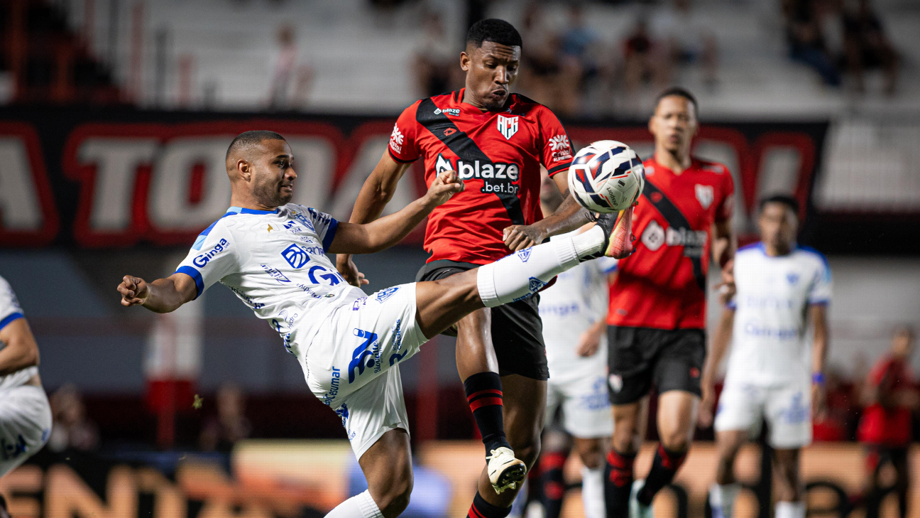 Paysandu leva virada do Atlético-GO e tem rebaixamento para a Série C decretado