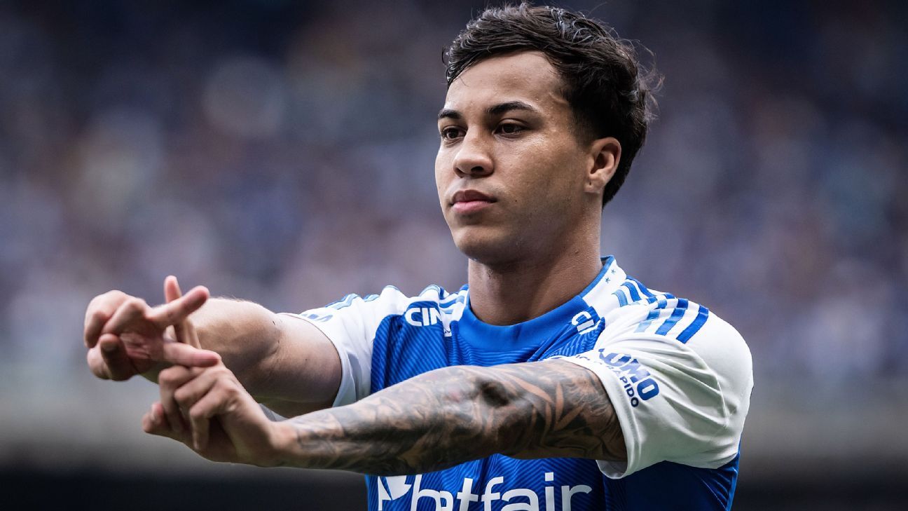 Cruzeiro bate Vitória com dois de Kaio Jorge e segue na briga pelo título contra Palmeiras e Flamengo