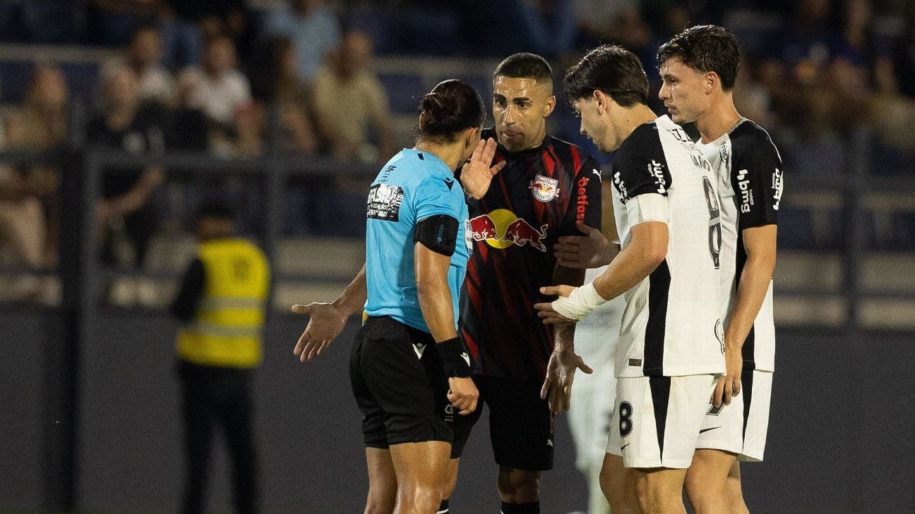 Bragantino vence o Corinthians com expulsão polêmica, pênalti 'bem marcado' e gol nos acréscimos