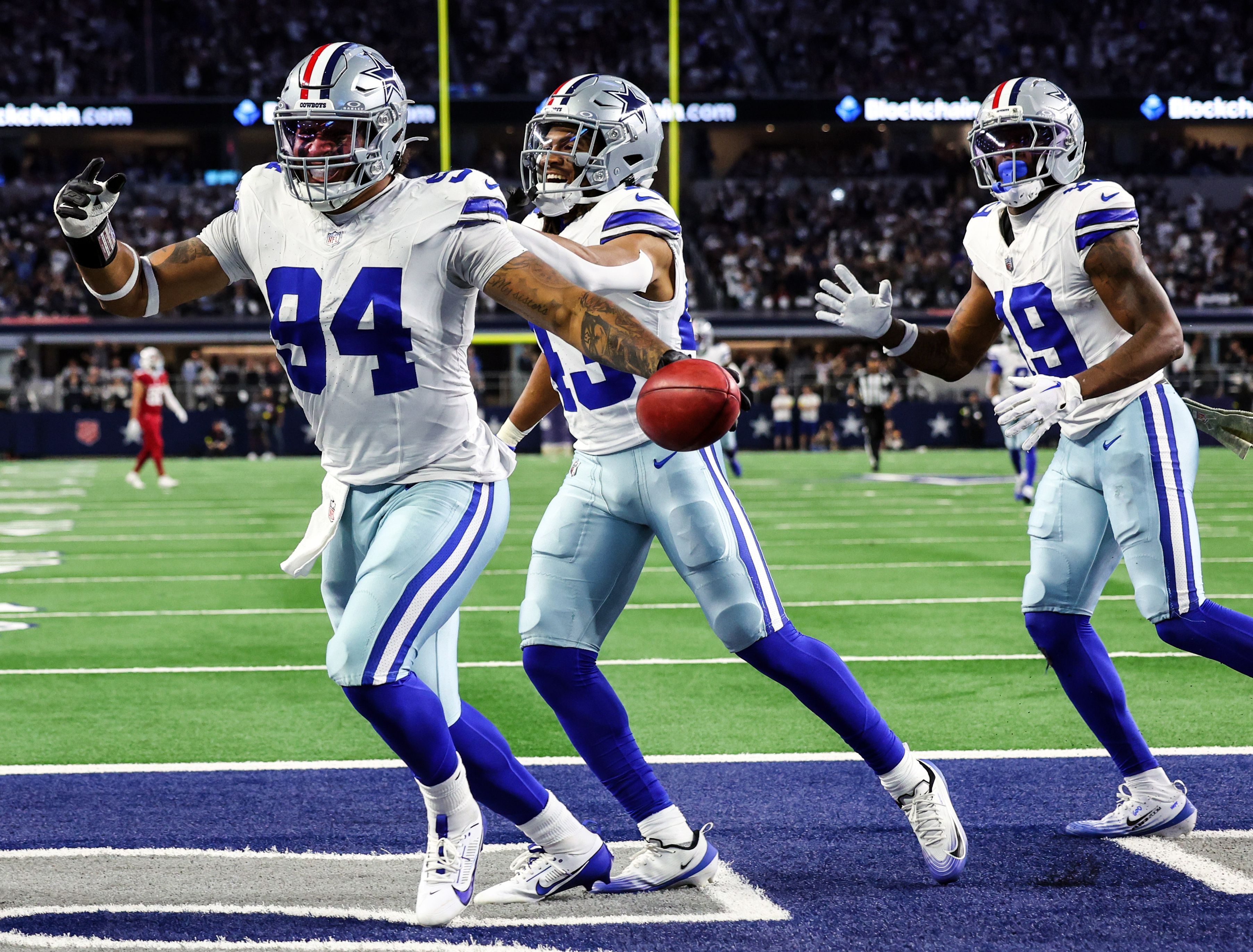 Marshawn Kneeland celebra un touchdown