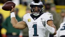 Packers fall to Eagles in defensive bout