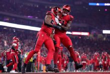 Texans' defense thumps Bills, stakes claim as league's best