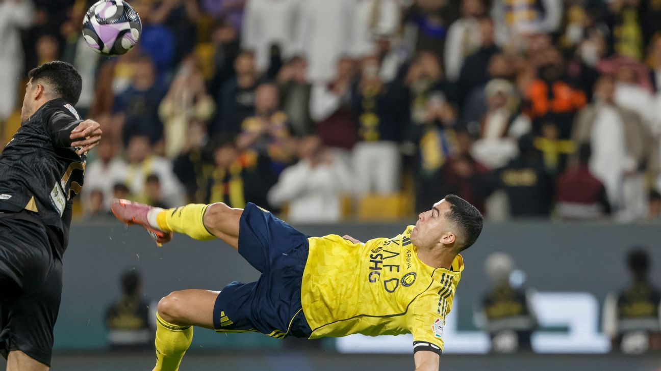 Cristiano Ronaldo marca de bicicleta em goleada do Al Nassr; Wesley também deixa o seu