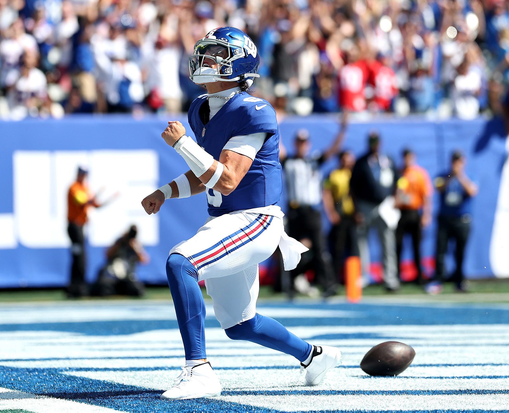 Imagen de Jaxson Dart en el campo