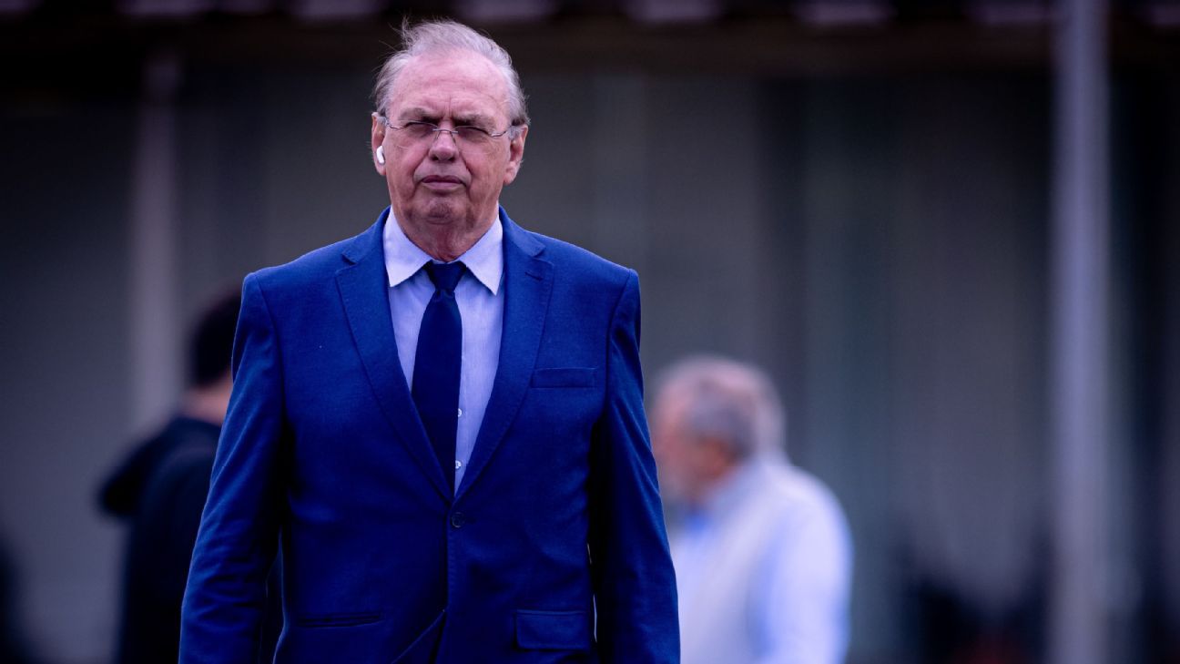 Conselheiros e sócios do Corinthians protocolam pedido de impeachment e afastamento cautelar de Osmar Stabile