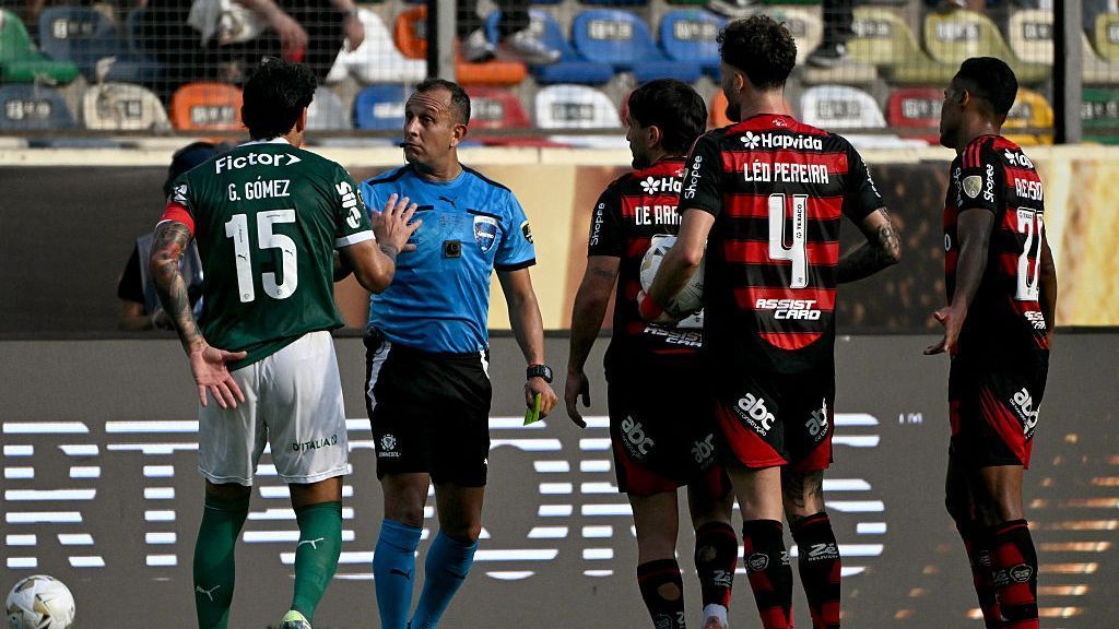 Era para vermelho? A opinião de Simon sobre lance de Pulgar com Fuchs