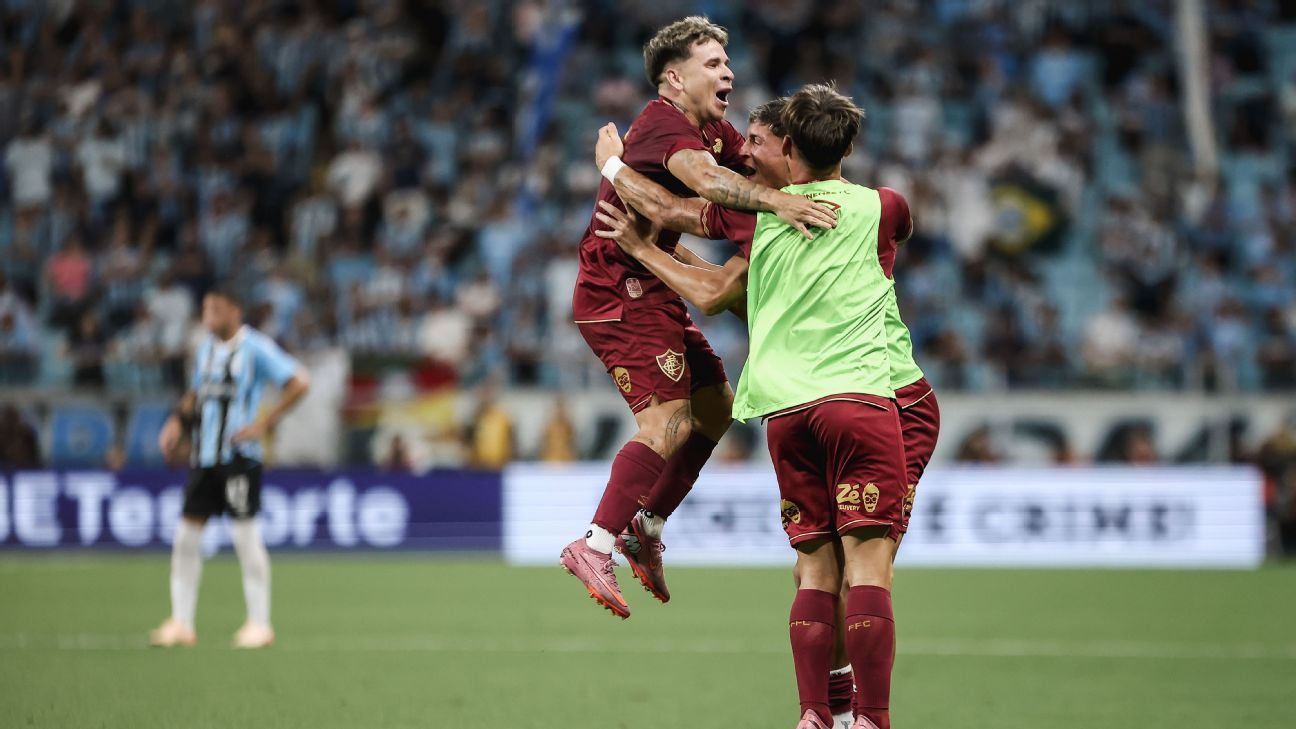 Fluminense aproveita lei do ex e amplia distância do Grêmio na Libertadores.