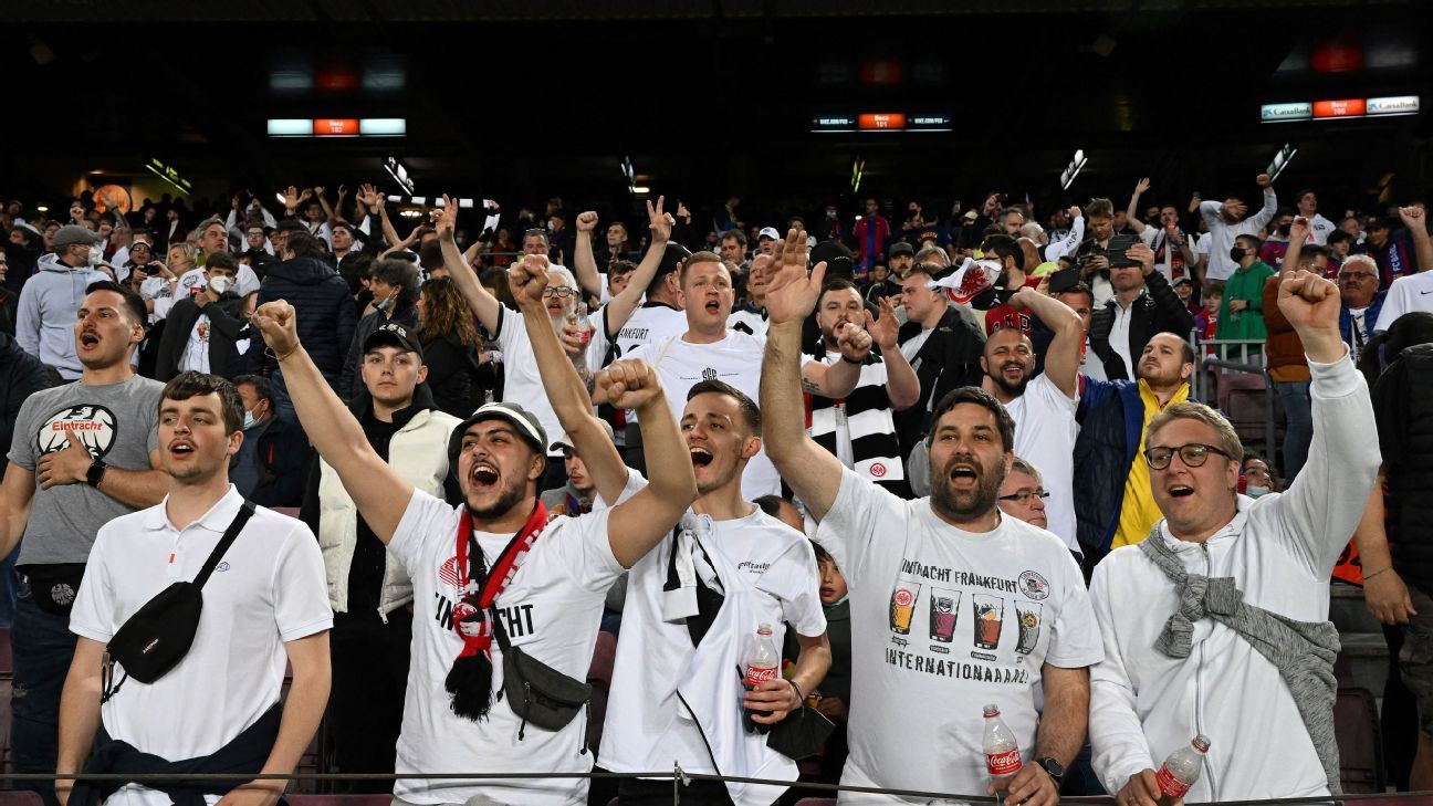 «Барселона» ограничит продажу билетов на матч во Франкфурте после фиаско 2022 года