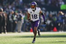 Jefferson to keep working with Vikings QBs during break