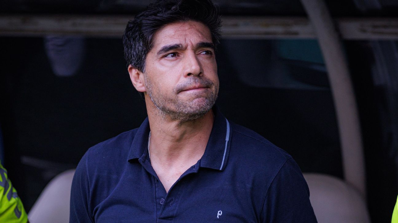 Abel Ferreira coloca cargo à disposição no Palmeiras e desabafa sobre salários: 