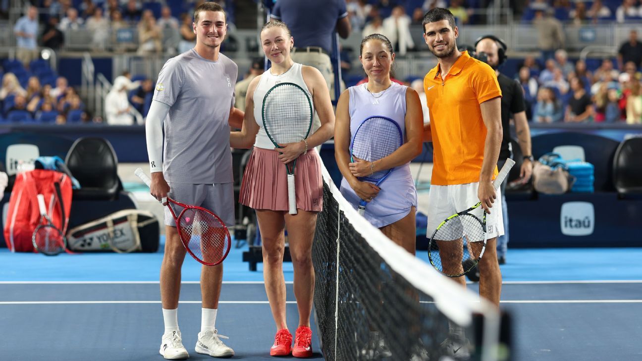 Alcaraz, other stars play exhibition at Marlins' park Alcaraz, other stars play exhibition at Marlins' park