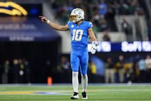 Justin Herbert shows grit in Chargers OT win after hand surgery