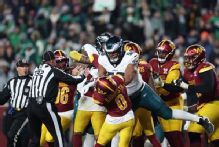 Eagles' 2-point conversion ignites brawl; Sirianni defends play