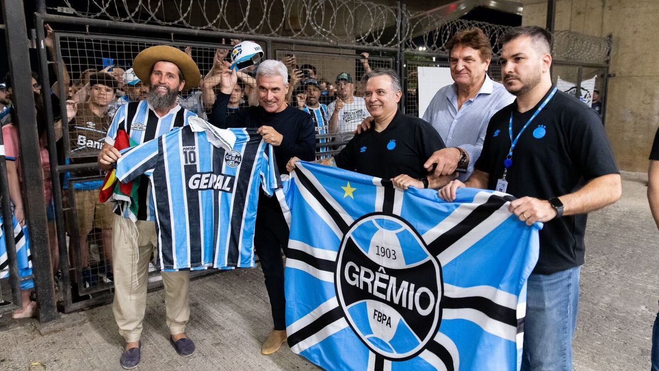 Novo técnico do Grêmio é recebido com entusiasmo pela torcida no Brasil.