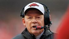 Sources: North Carolina works toward hiring Bobby Petrino as OC