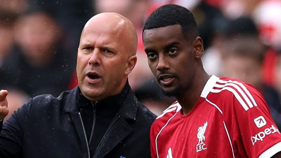 Alexander Isak, do Liverpool, estará afastado ‘por alguns meses’, diz Arne Slott