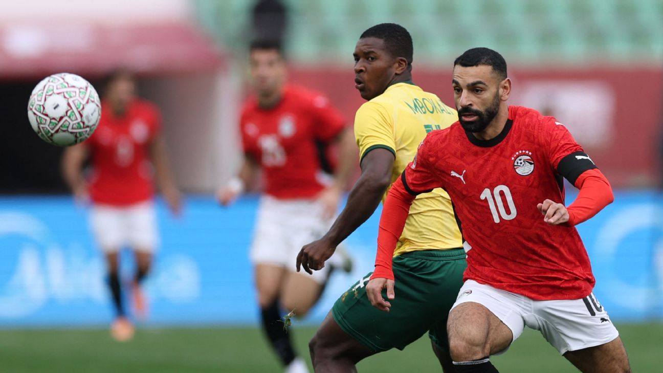 O zagueiro do Bafana, Mbekezeli Mbokazi, mostrou suas habilidades ao enfrentar Mohamed Salah contra o Chicago Fire.
