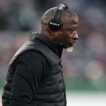 Jets' Glenn feels ownership support, questions players' effort