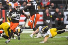 Browns place RB Sampson on injured reserve with knee injury