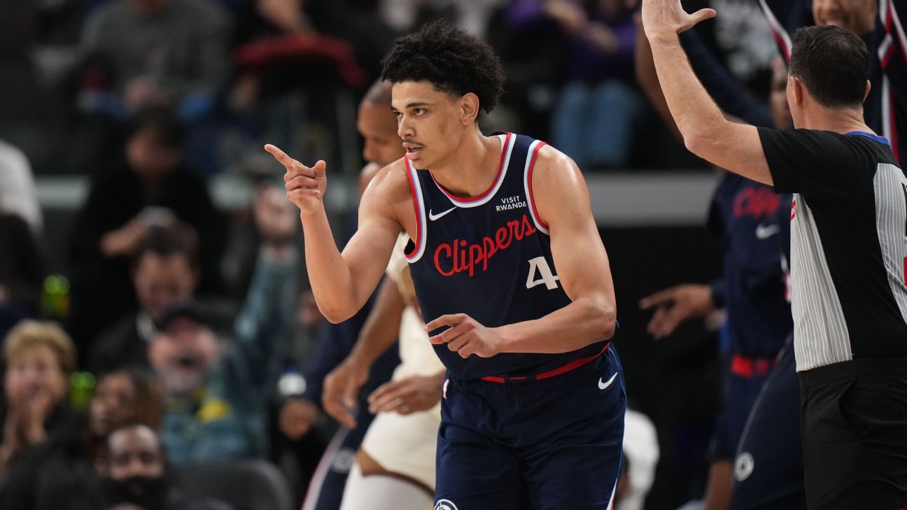 Clippers rookie, late add Sanders scores 20 in win