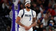 Anthony Davis será baja varios meses por cirugía de mano, fuentes