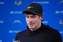 Khalil Mack: QB Herbert shouldn't shoulder full weight of loss