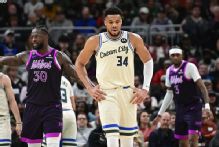 Giannis Antetokounmpo boos fans back as Bucks drubbed at home