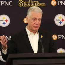 Rooney says Steelers remain in regular contact with Rodgers