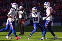 Source: Bills releasing veterans Hardman, Wishnowsky