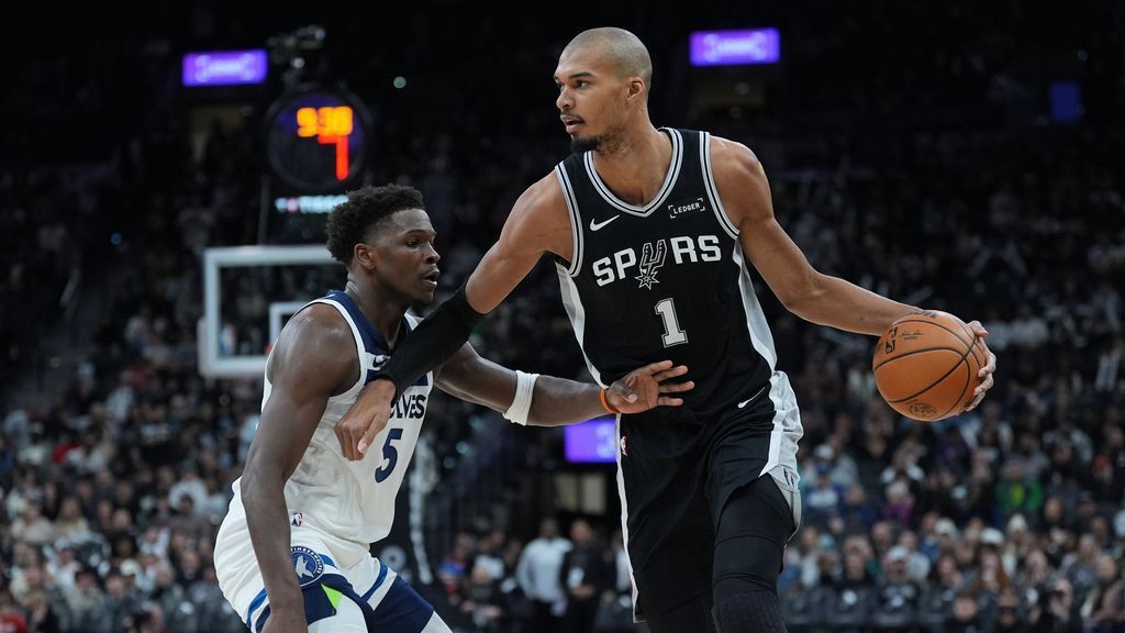 Spurs outlast Edwards despite 55-point barrage