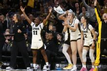 Iowa cracks top 10 in women's AP poll for 1st time in 2 years
