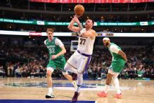 'Fantastic' Luka Doncic comes up big with 33 points, clutch late D