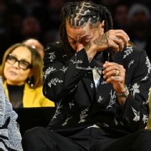 Chicago Bulls retire Derrick Rose's No. 1 jersey after win