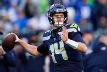 Seahawks QB Darnold injures hip on opening drive vs. Patriots