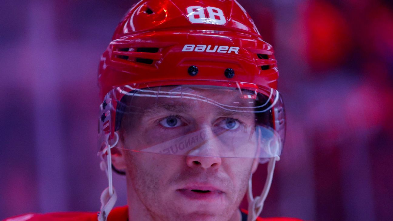 Patrick Kane ties Mike Modano's U.S.-born NHL mark of 1,374 points