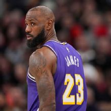 Lakers' LeBron James misses third straight, sits vs. Wolves