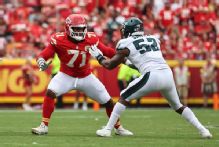 Chiefs LT Simmons recovering from a bulging disc, Reid says