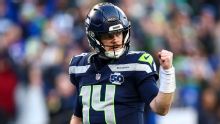 Sam Darnold, Seahawks, no se ha quejado pese a jugar lesionado