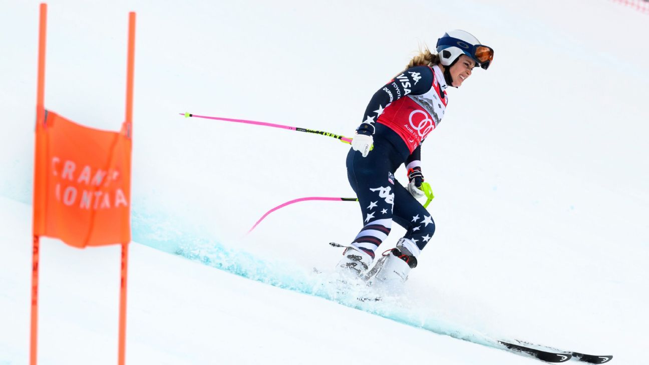Vonn crashes, limps off in last pre-Olympics run