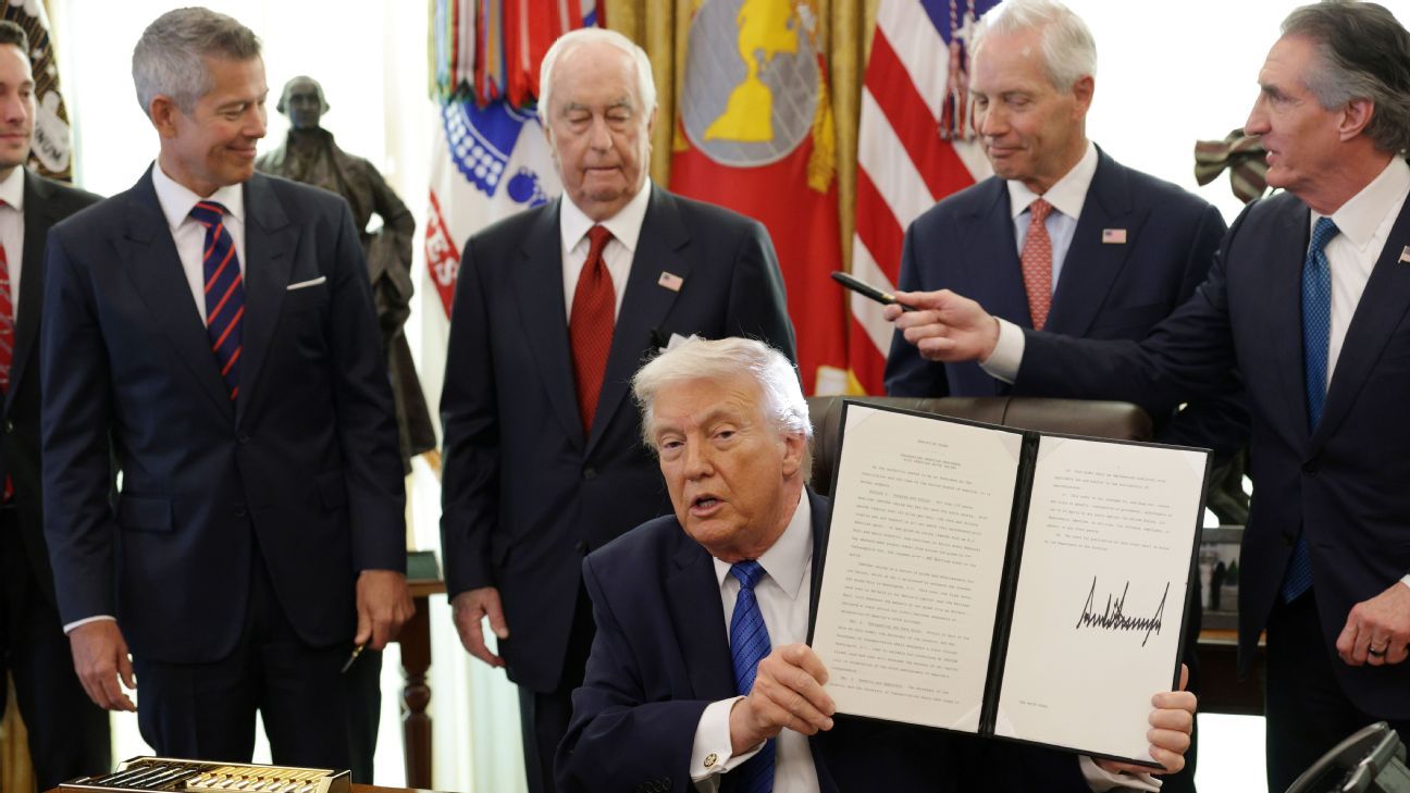 Trump gives green flag to IndyCar race in D.C.