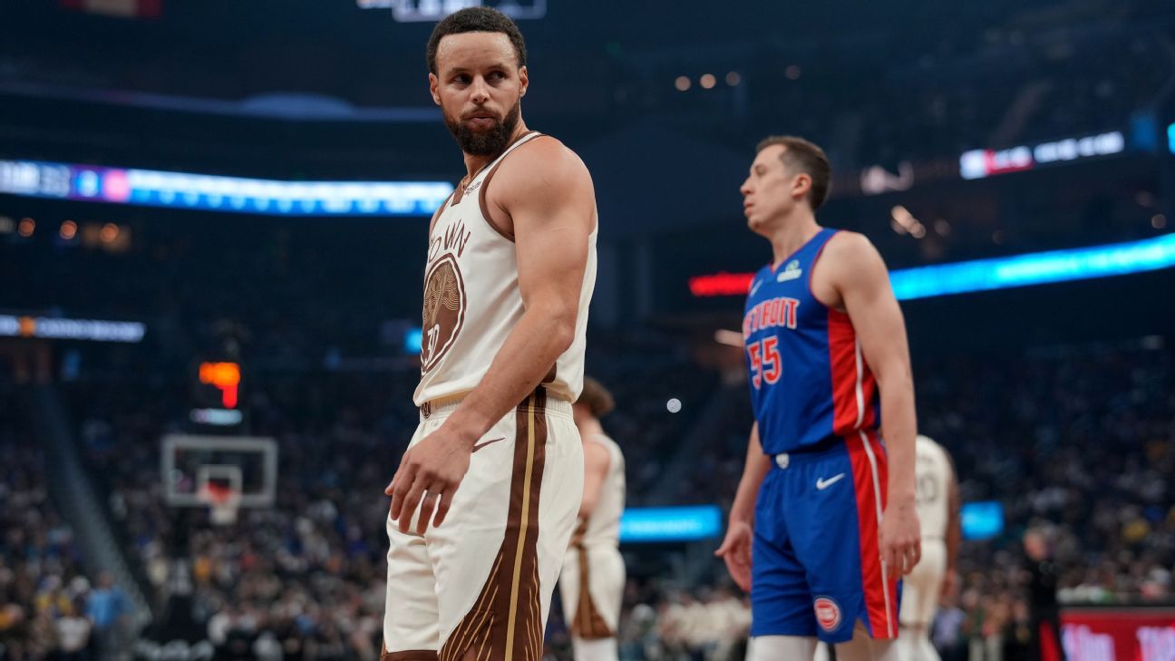 Warriors' Stephen Curry exits vs. Pistons with sore right knee