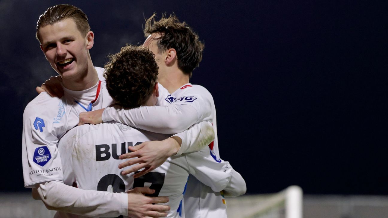 Zonneveld naar Sparta, drietal naar Velsen-Zuid: 