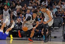 Spurs' Castle shines with historic 40-point triple-double